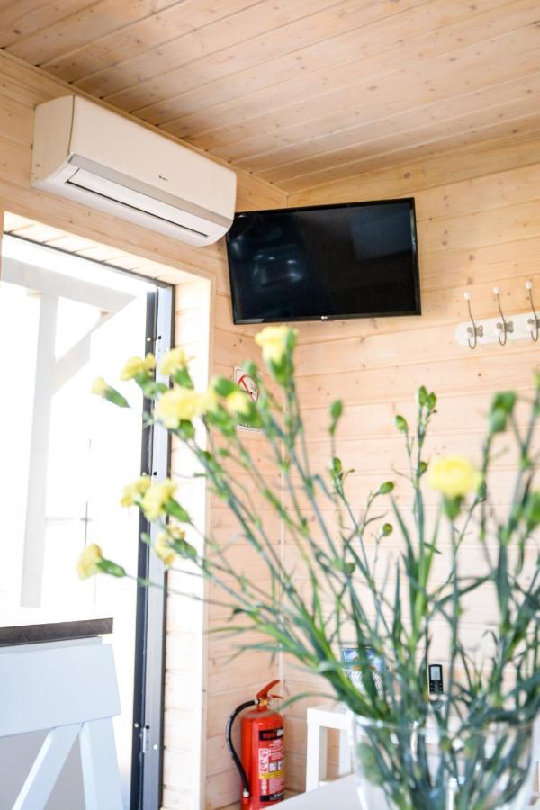 Domki Komfort Caloroczne ザトル エクステリア 写真